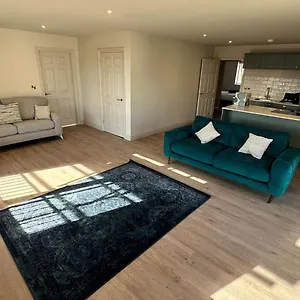  Apartment Walton