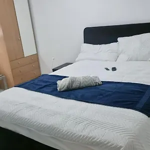  Apartment Entire-2 Bedroom With Driveway,1free Parking